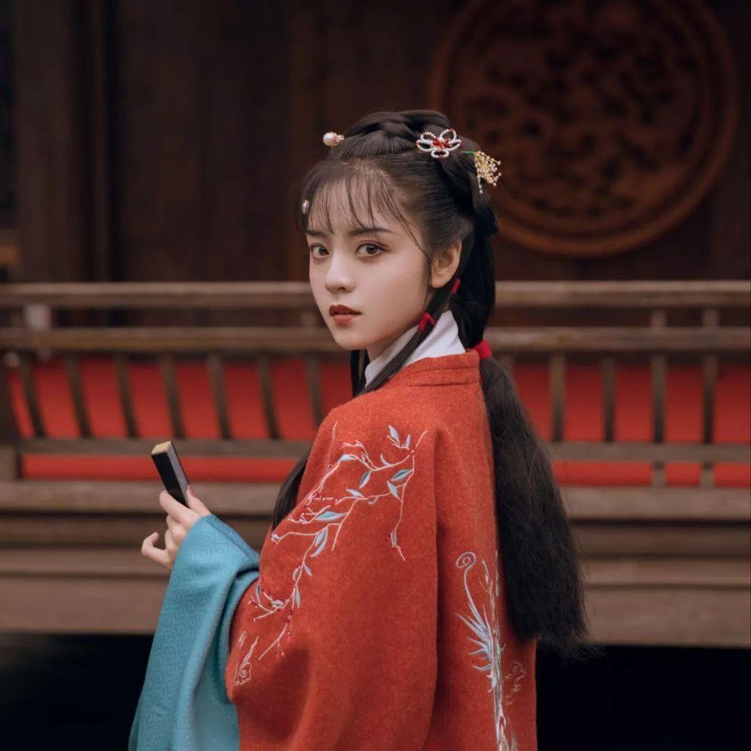 古风·复古·时尚红色系女生真人头像图片