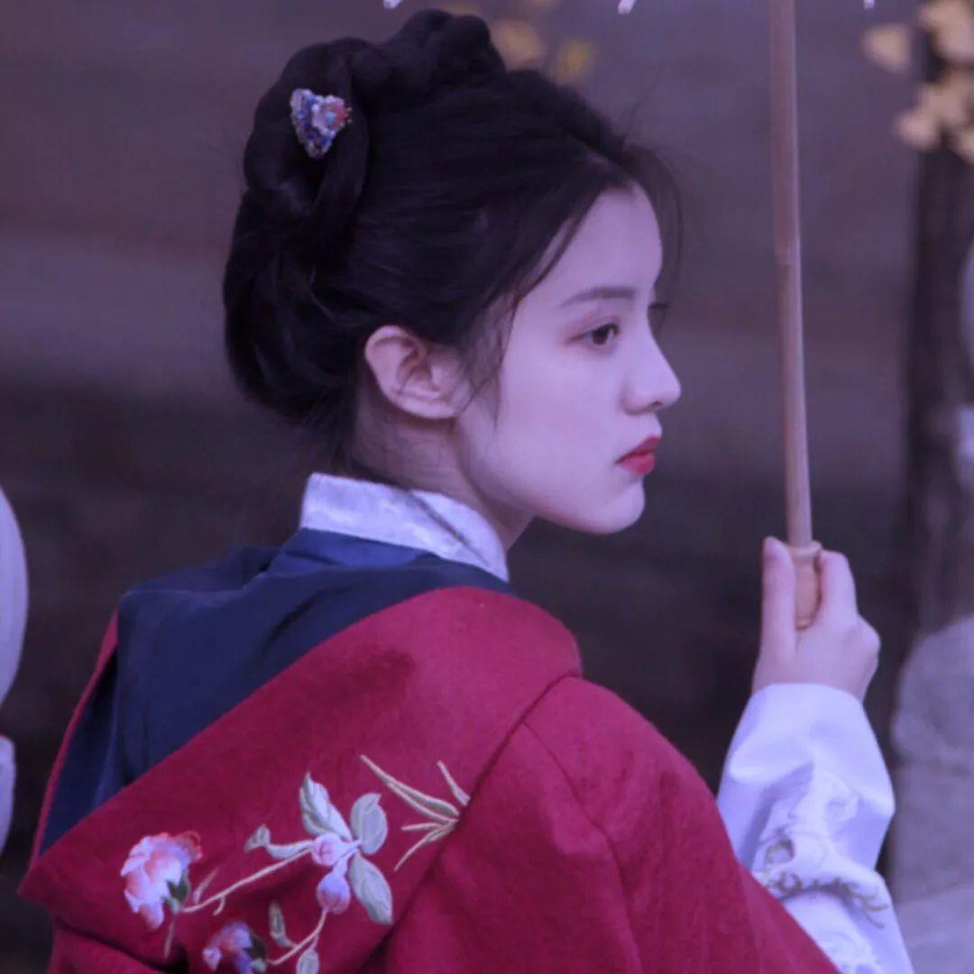 古风·复古·时尚红色系女生真人头像图片