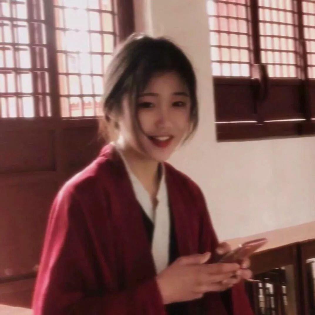 古风·复古·时尚红色系女生真人头像图片