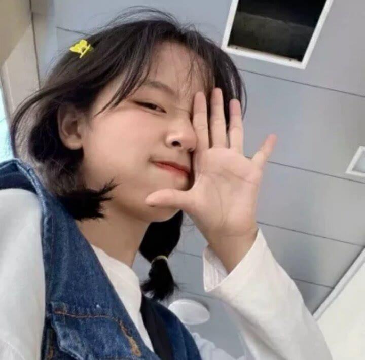 可爱的娃娃脸女生俏皮长不大小表情头像图片