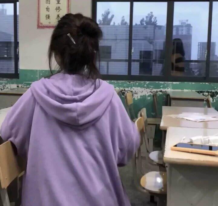 可爱的娃娃脸女生俏皮长不大小表情头像图片