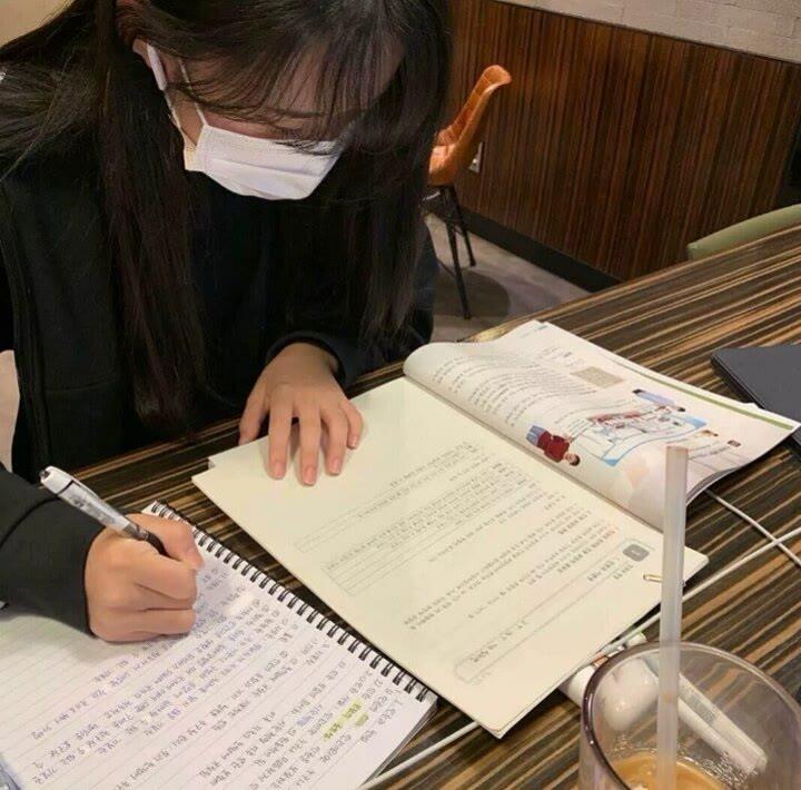 可爱的娃娃脸女生俏皮长不大小表情头像图片