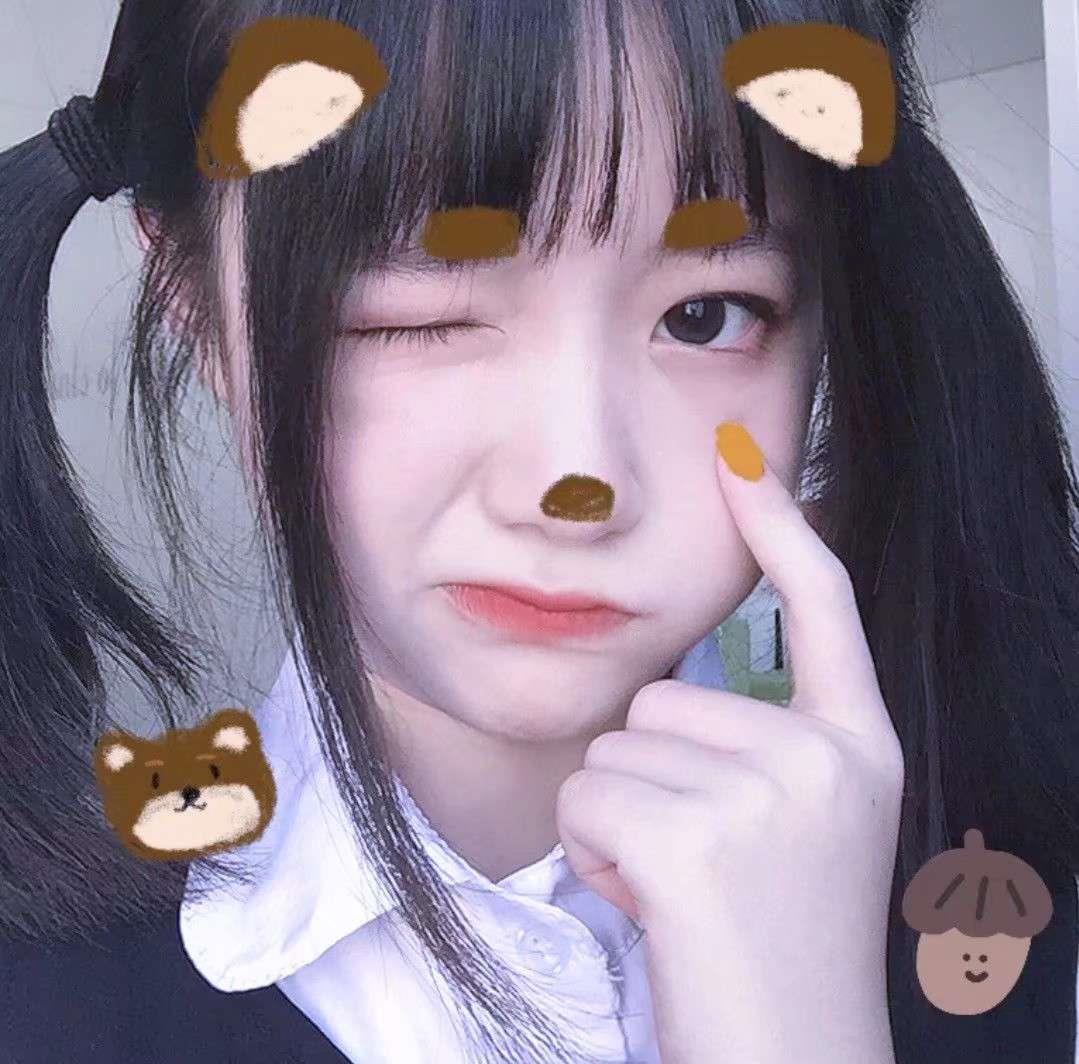 精致五官的俏皮女生日常元气头像图片