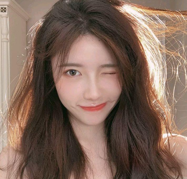 气质出众的元气少女甜美漂亮女生头像图片