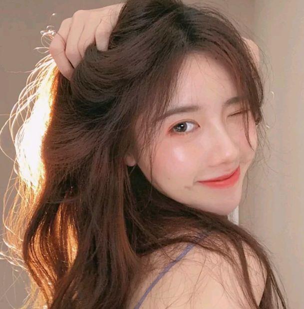 气质出众的元气少女甜美漂亮女生头像图片
