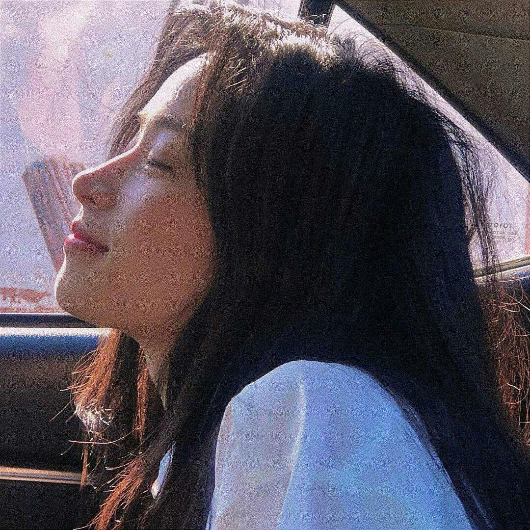 每个人都在盯着我，我恨死了，于是，我恶狠狠的，在身上缝满了镜子头像图片