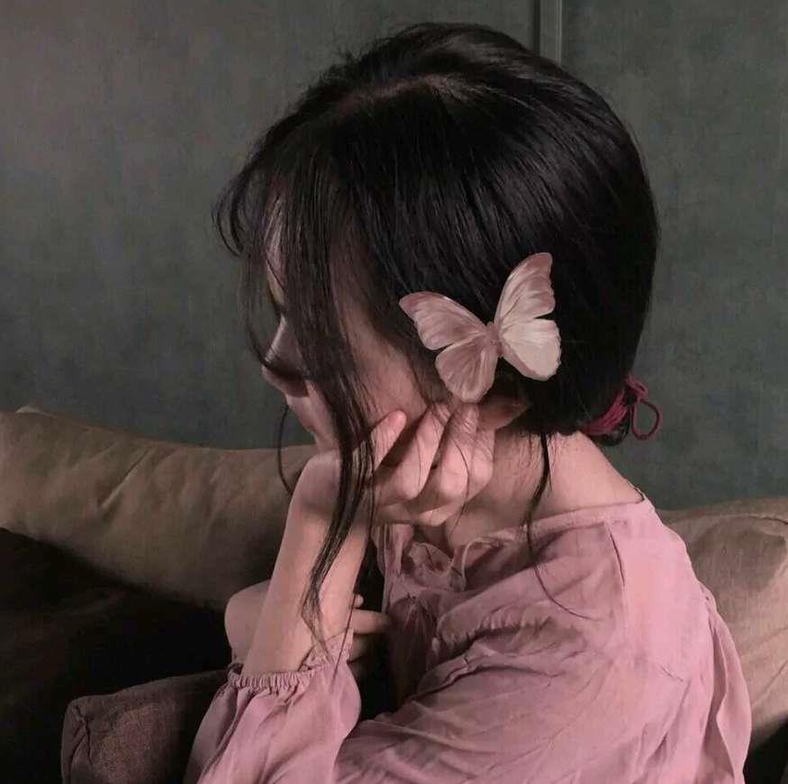 每个人都在盯着我，我恨死了，于是，我恶狠狠的，在身上缝满了镜子头像图片