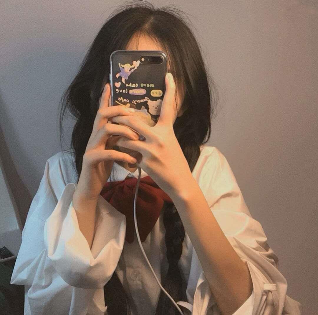 一个人干净利落长发女生漂亮好看头像图片