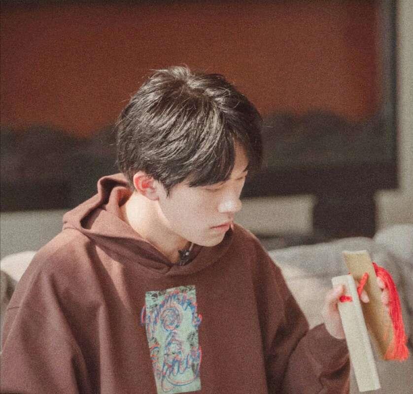 易烊千玺最火微信情侣头像图片