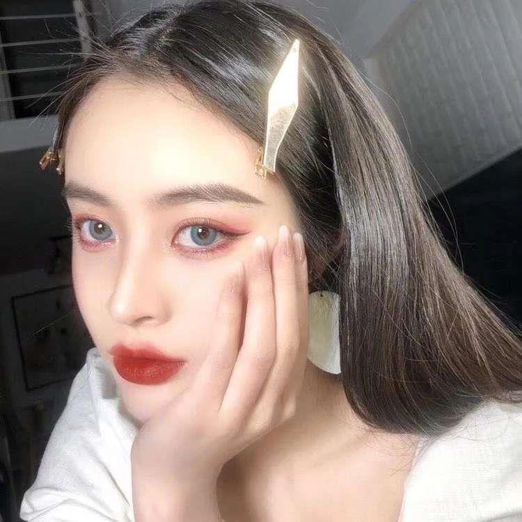 自信女生元气可爱真人时尚头像图片