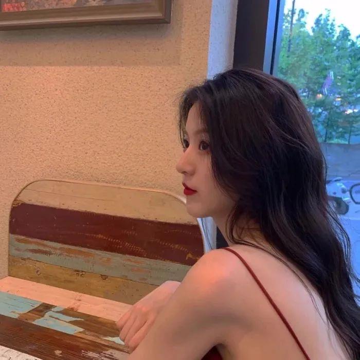 女生 秋天会有炒板栗和新的遇见头像图片