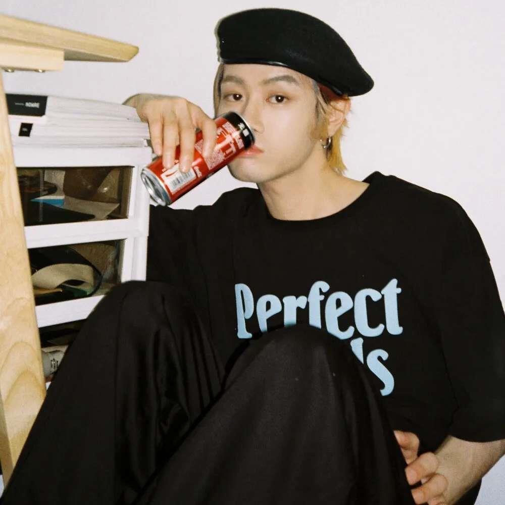 尤眠/散装男头/拿图点个心头像图片