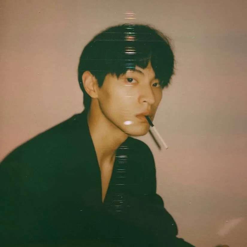 尤眠/散装男头/拿图点个心头像图片