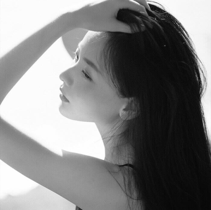 唯美文艺美女黑白精选头像图片