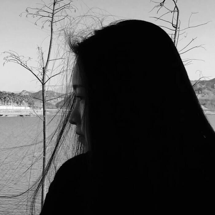 唯美文艺美女黑白精选头像图片