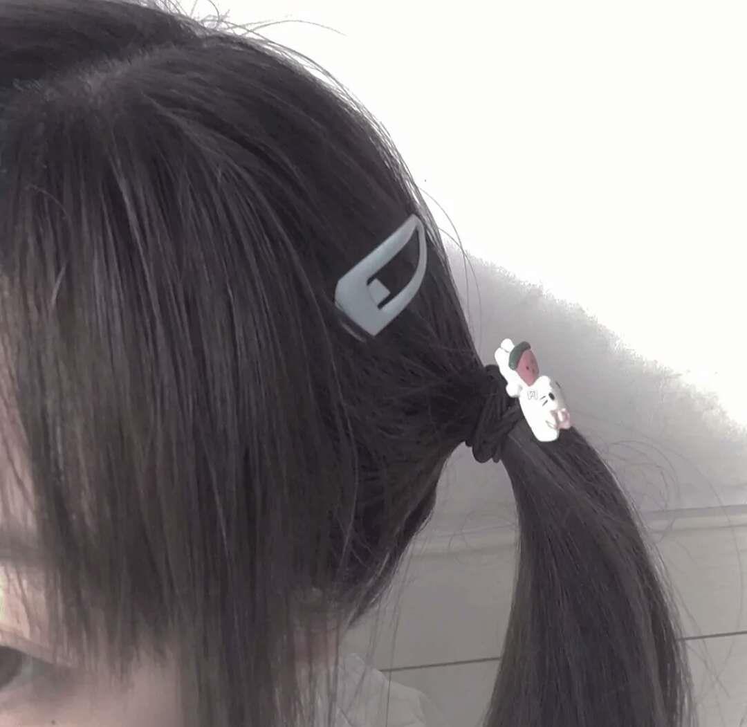 气质干净忧郁的女生好看头像图片