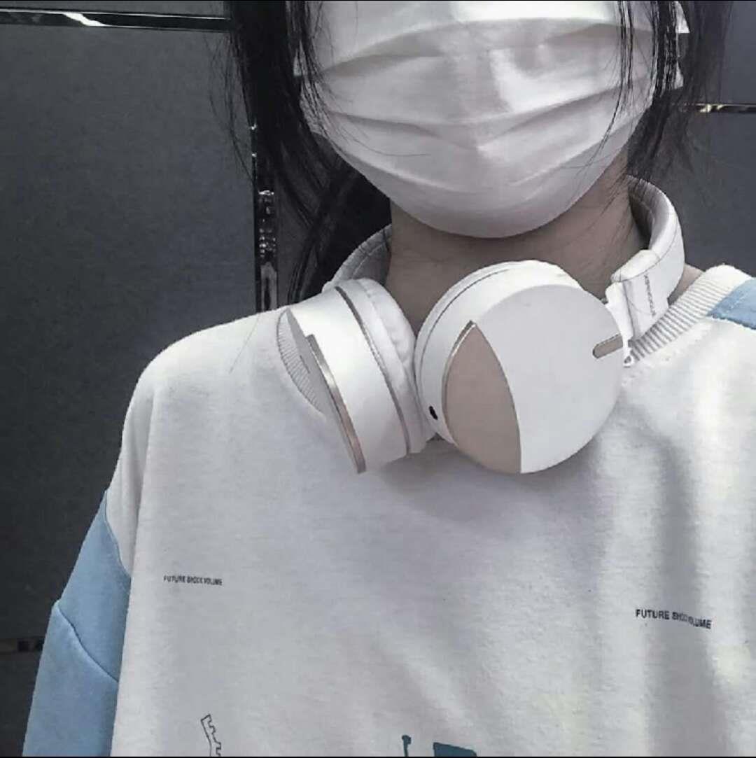 气质干净忧郁的女生好看头像图片