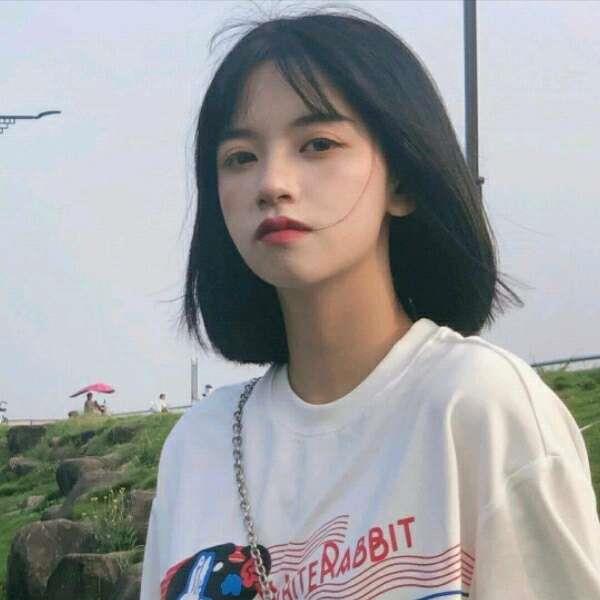 气质干净忧郁的女生好看头像图片