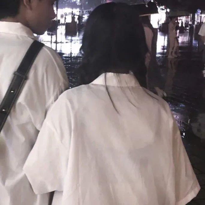 亲昵十足的小情侣唯美情侣头像图片大全