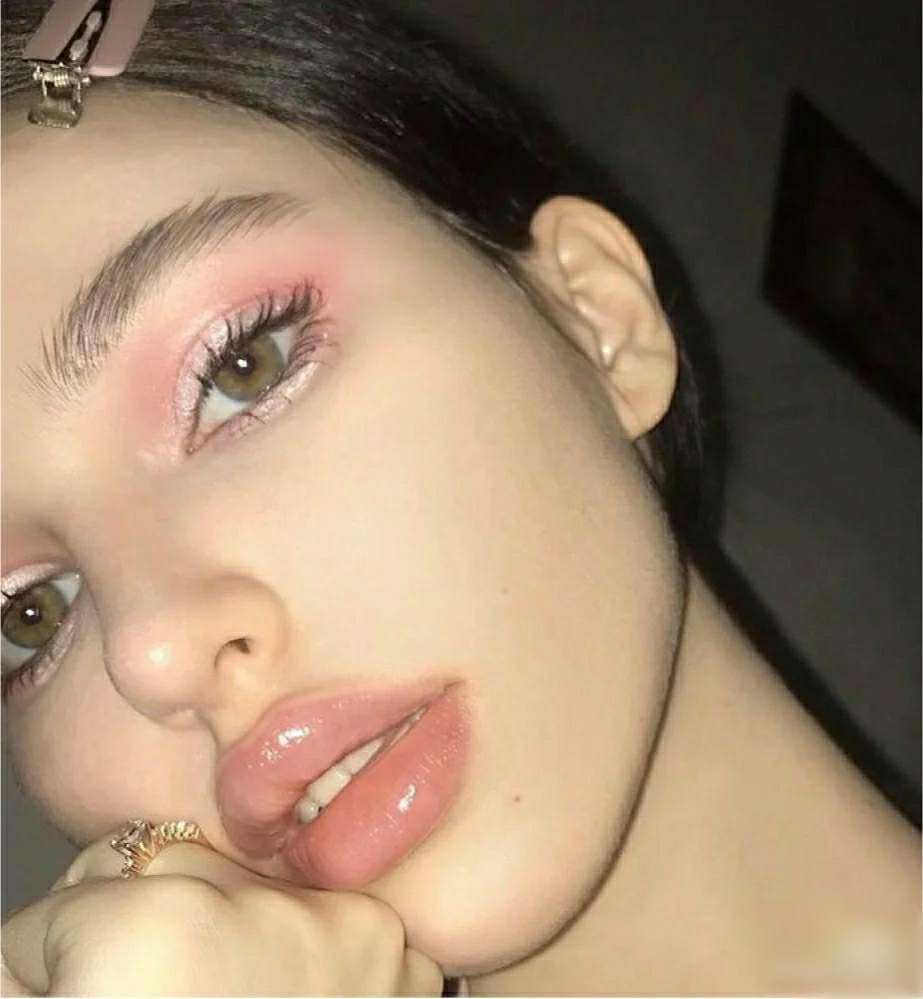 芭比娃娃般精致的漂亮欧美女生头像图片