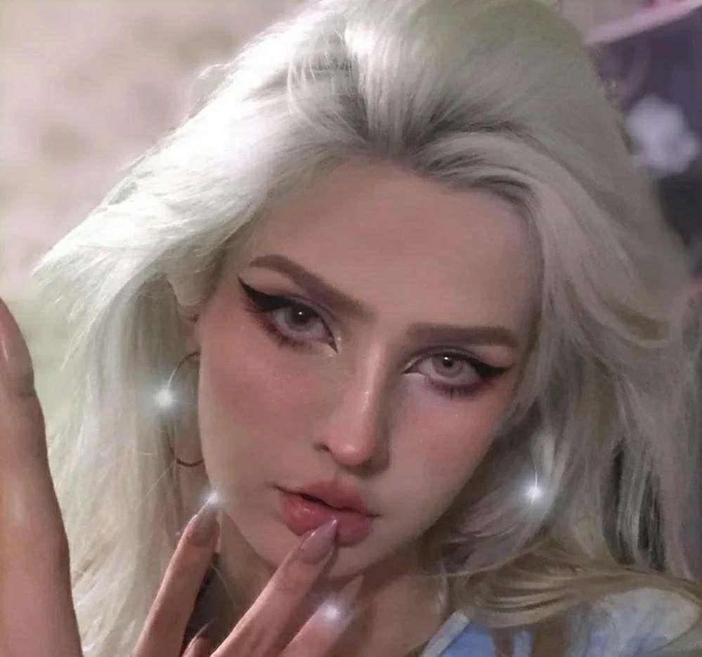芭比娃娃般精致的漂亮欧美女生头像图片