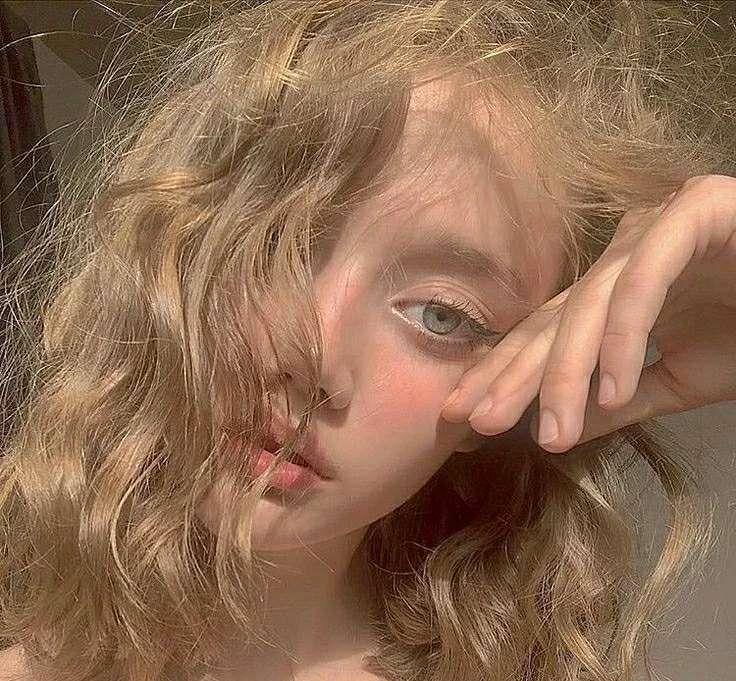 芭比娃娃般精致的漂亮欧美女生头像图片