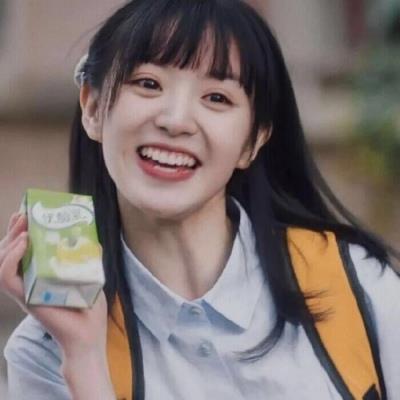 随遇而安开心生活的可爱女生真人头像图片