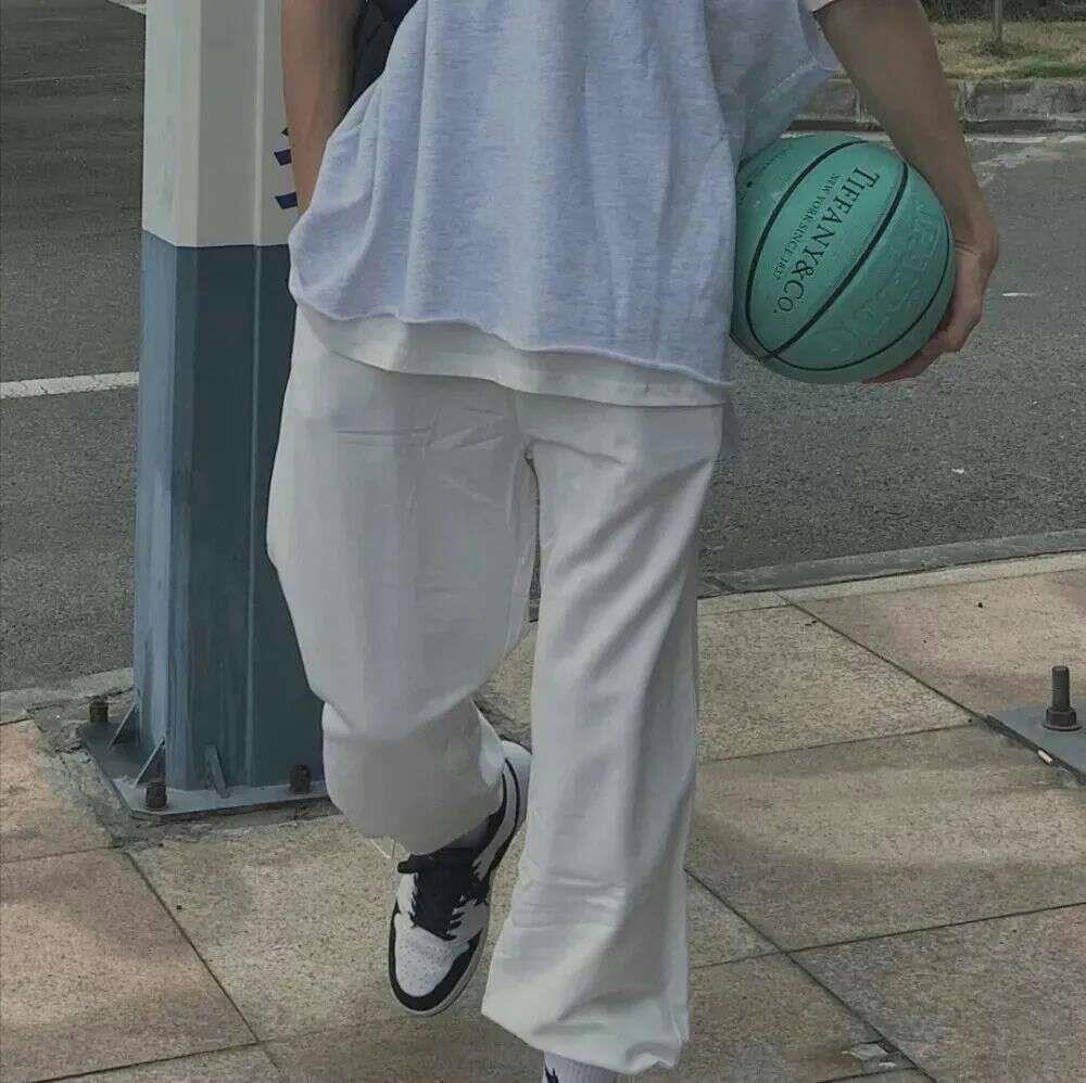 男生 点赞美三代，评论富一生??头像图片
