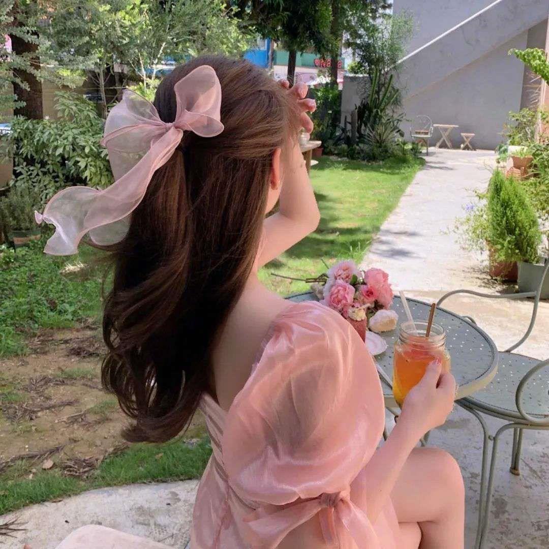 客桥.小众女头/怕目光夹杂爱意所以闭上眼睛头像图片