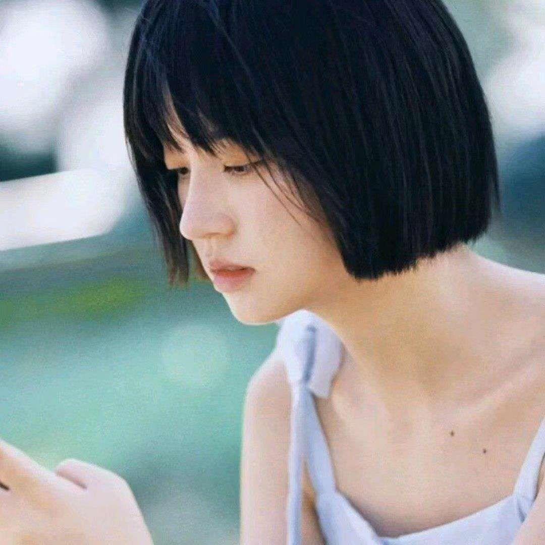 客桥.小众女头/怕目光夹杂爱意所以闭上眼睛头像图片