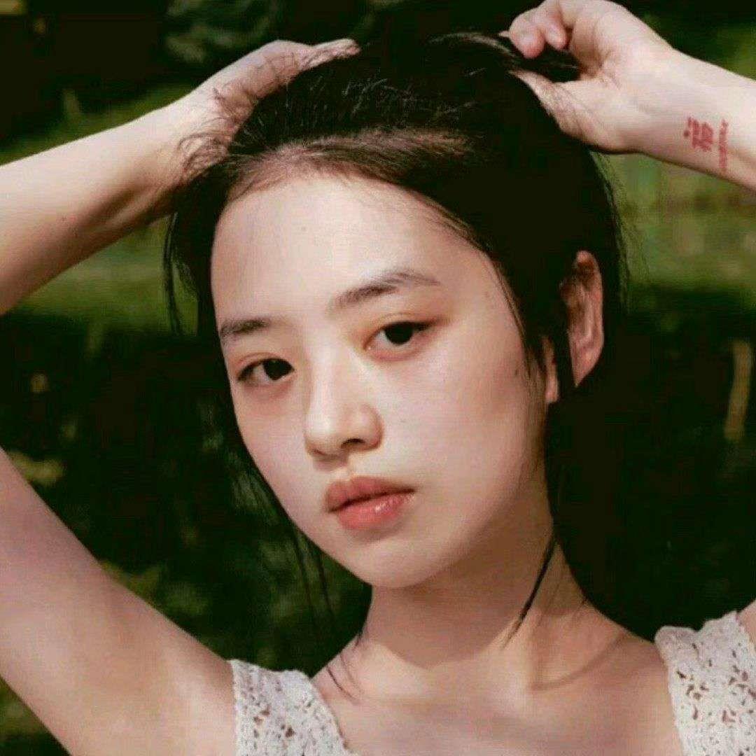 客桥.小众女头/怕目光夹杂爱意所以闭上眼睛头像图片