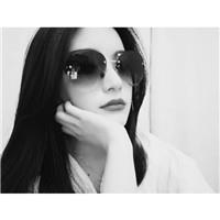 白边好看的个性女生高清头像大全图片