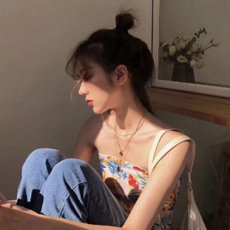 ins女头分享公众号：少女的成长笔记头像图片