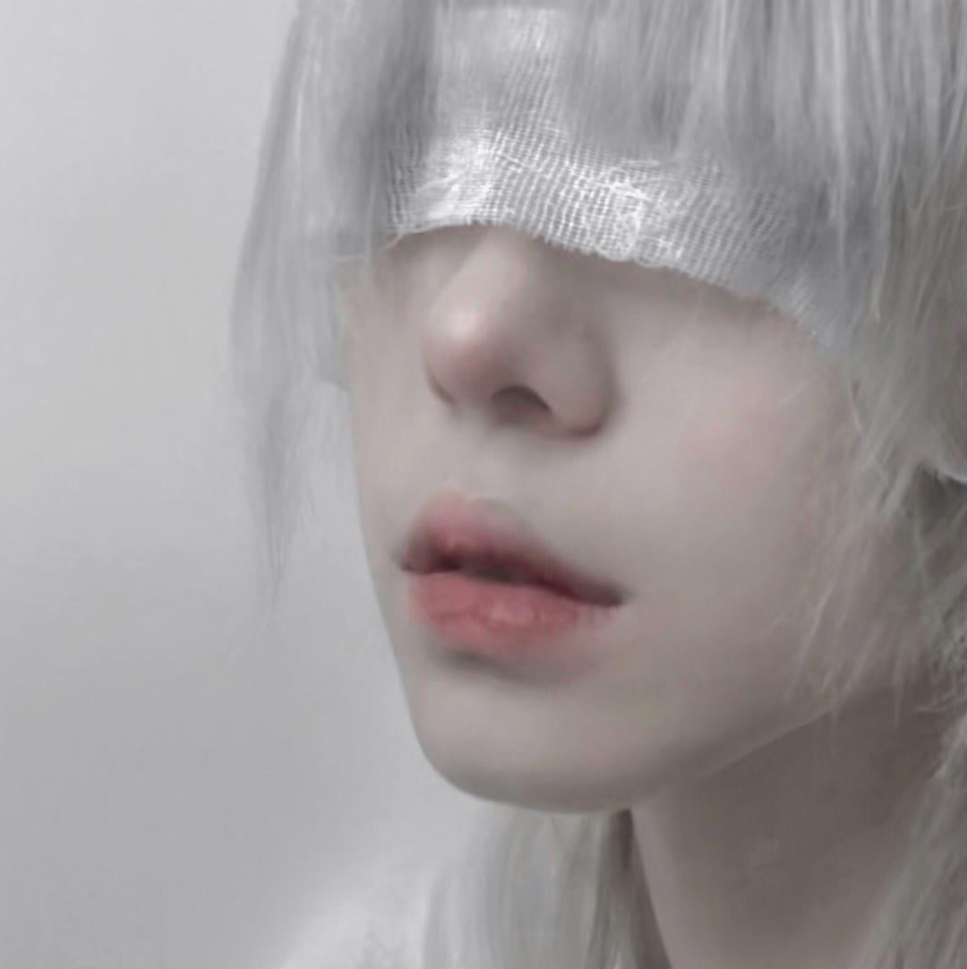 ins风格时尚伤感女头/各有渡口 各有归舟/韩柒头像图片