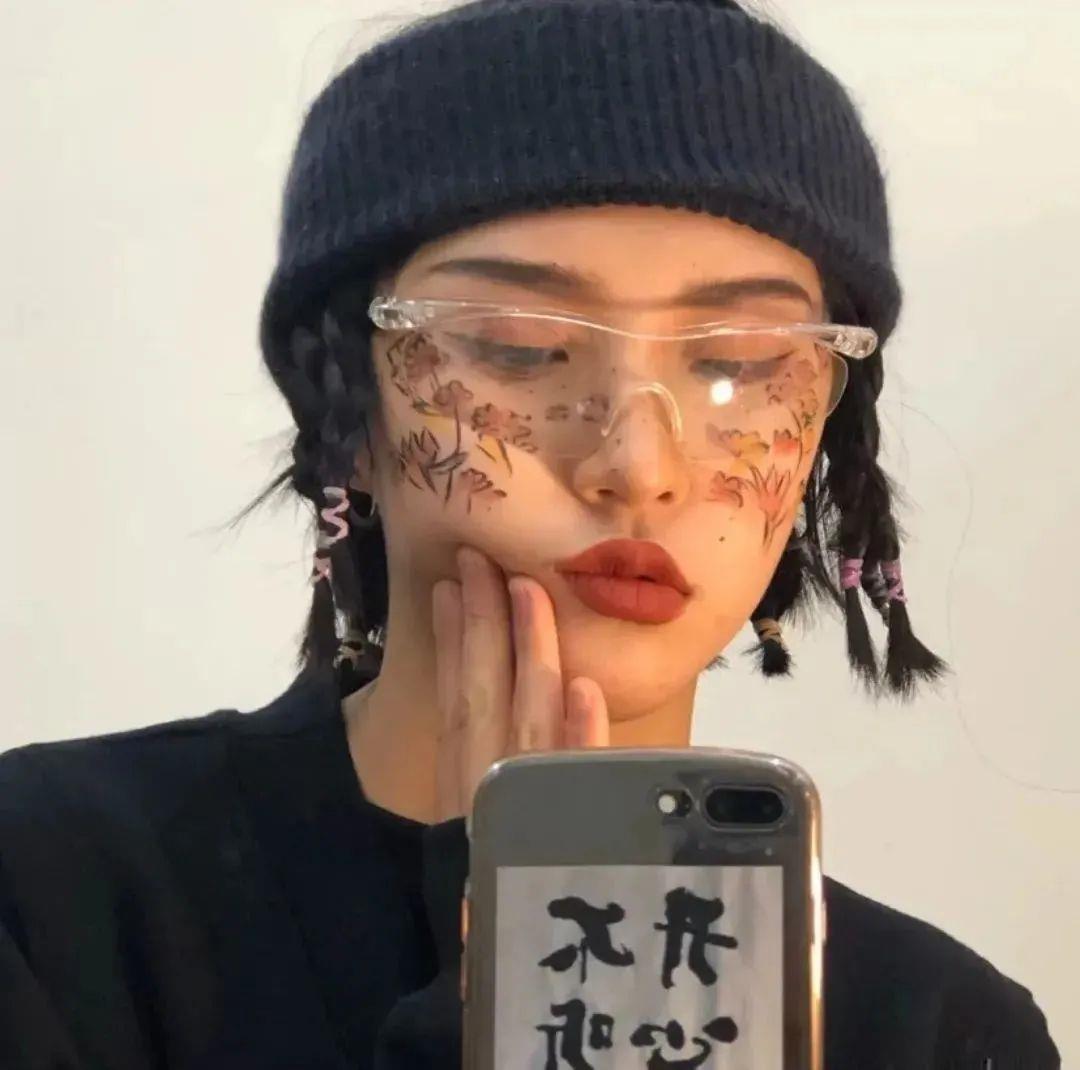 酷女孩，你值得拥有（哇哈哈哈哈） 快来“爆”走吧（嘿嘿嘿嘿）头像图片