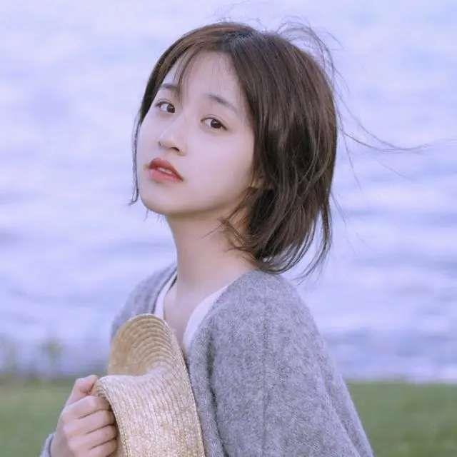 女生 你总说我懒，是啊，喜欢上你就懒得放弃你了呀。头像图片