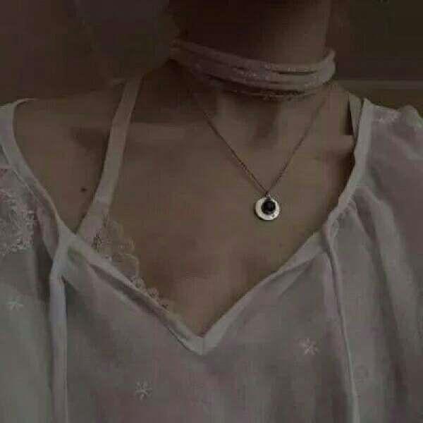 不露脸女生复古画风绝美头像图片