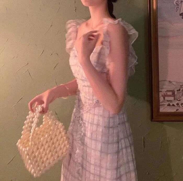 高冷气质真人美女微信高质量头像图片