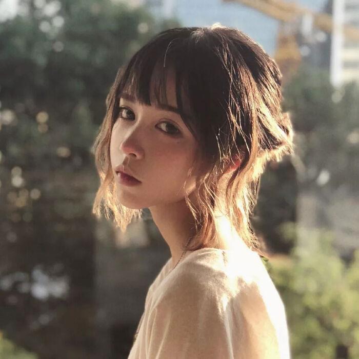真人女头/二传注明☞礼貌拿图头像图片