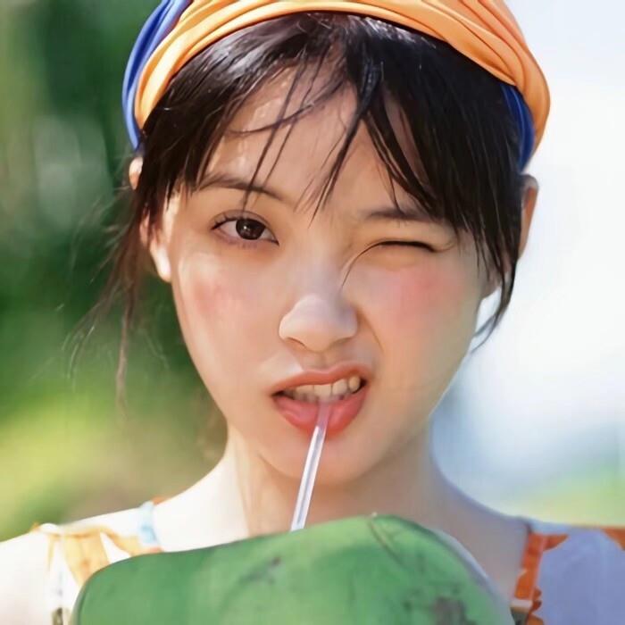 真人女头/二传注明☞礼貌拿图头像图片