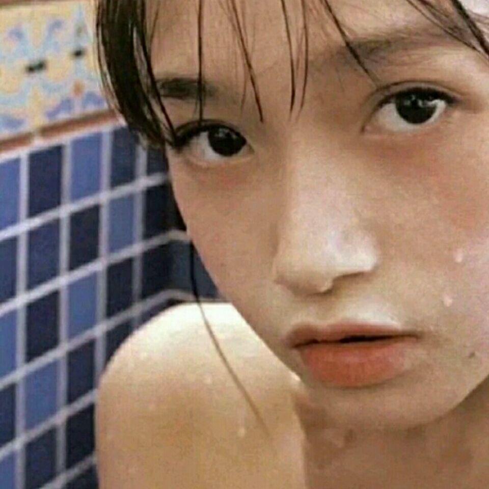 女头/那天车窗起了雾，我写上了你的名字。头像图片