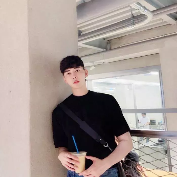 往月球寄一封情书。头像图片