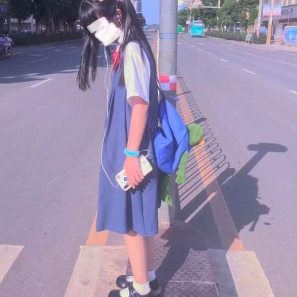 爱笑的女孩运气都不会太差，那他妈运气差的女孩能笑得出来？头像图片
