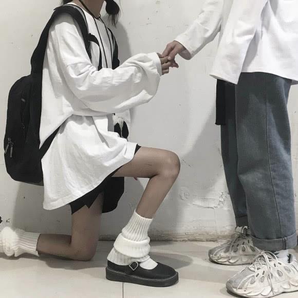 情侣/秋天大概最适合牵手和拥抱了吧头像图片
