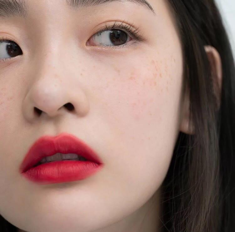 第一眼就心动的高冷气质真人美女头像图片