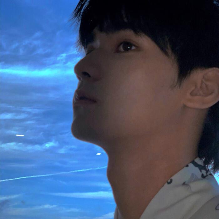 夕阳下的帅气男生侧脸照唯美头像图片大全
