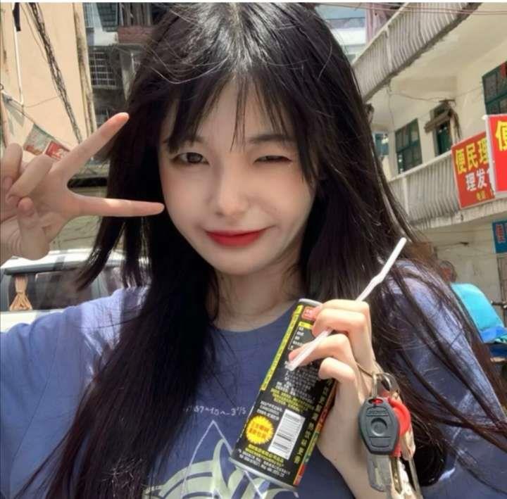 我太容易认真了 不应该谈恋爱 我应该坐在路口贴钢化膜头像图片