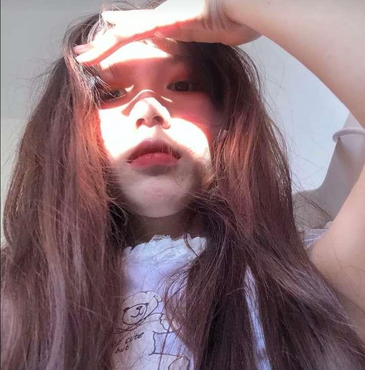 我太容易认真了 不应该谈恋爱 我应该坐在路口贴钢化膜头像图片