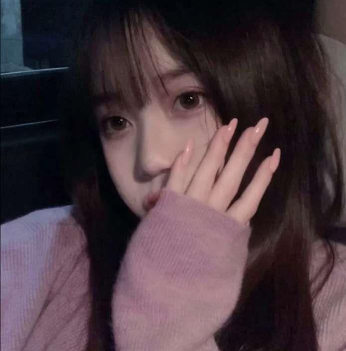 我太容易认真了 不应该谈恋爱 我应该坐在路口贴钢化膜头像图片