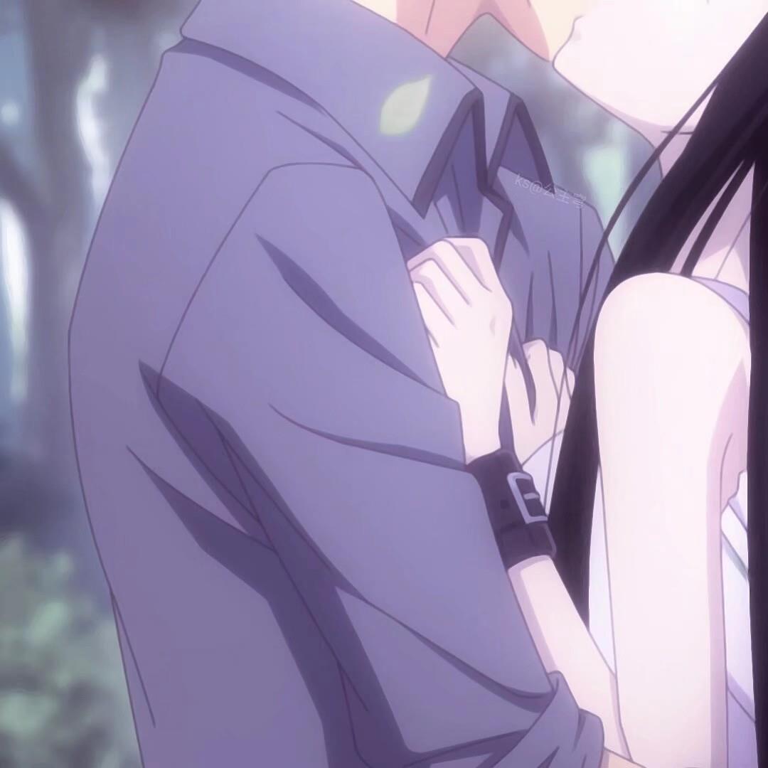 可真的有人能把爱藏好多年。头像图片